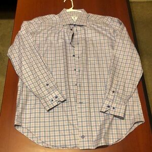 Long sleeve dress shirt. David Donahue brand.  Size XL.  In great condition.